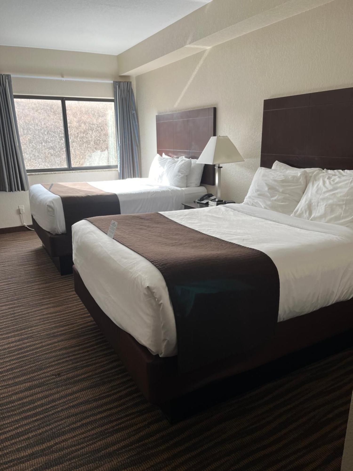 Cobblestone Inn & Suites - Denison | Oak Ridge