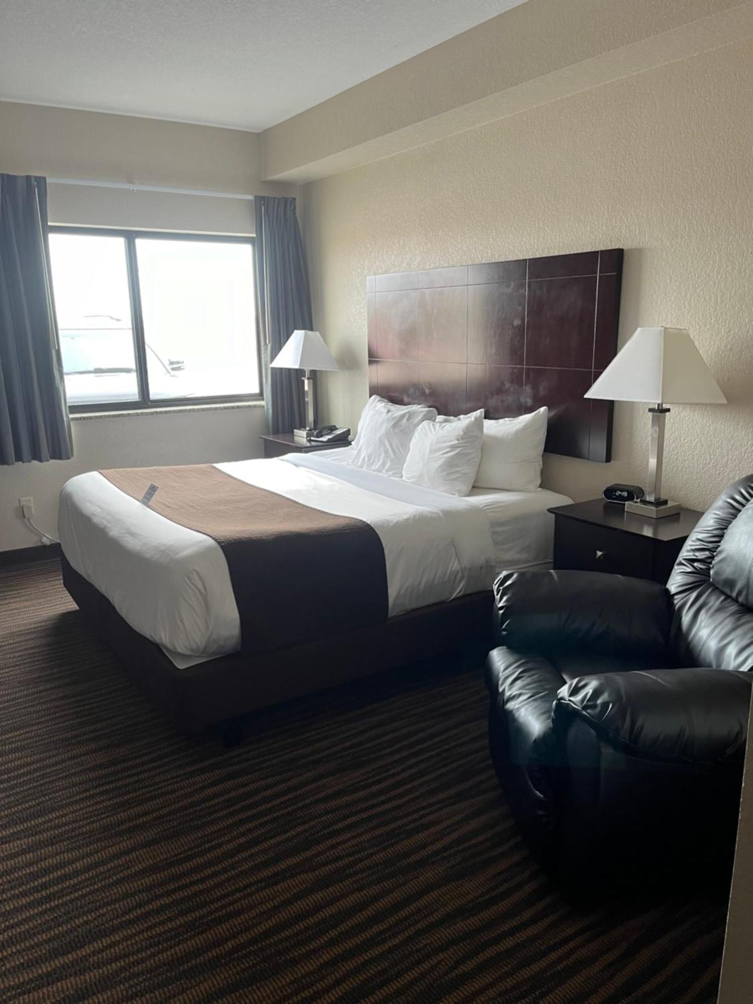 Cobblestone Inn & Suites - Denison | Oak Ridge 3* Denison