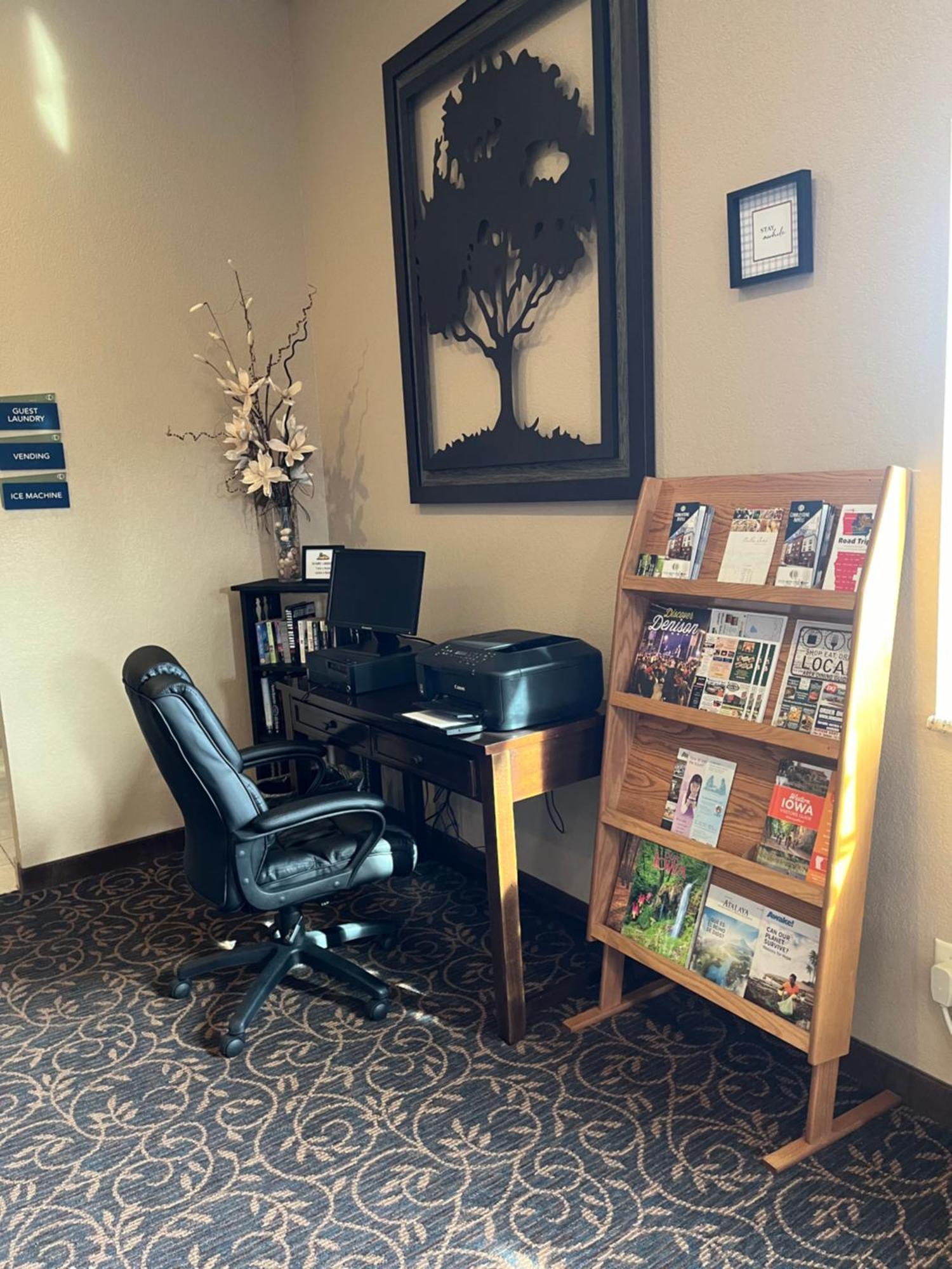 Hotel Cobblestone Inn & Suites - Denison | Oak Ridge 3*