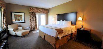 Cobblestone Inn & Suites - Denison | Oak Ridge Denison