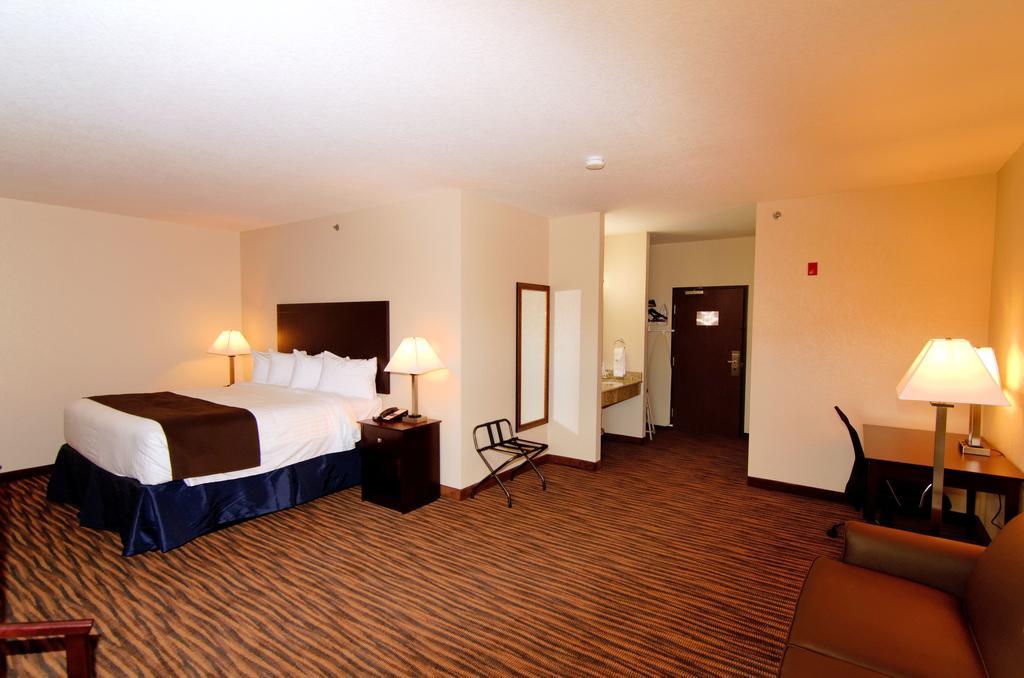 Cobblestone Inn & Suites - Denison | Oak Ridge Denison