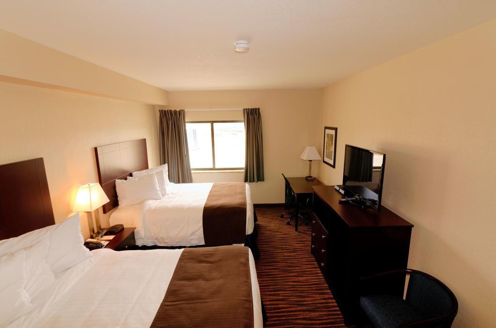 Cobblestone Inn & Suites - Denison | Oak Ridge Hotel Denison