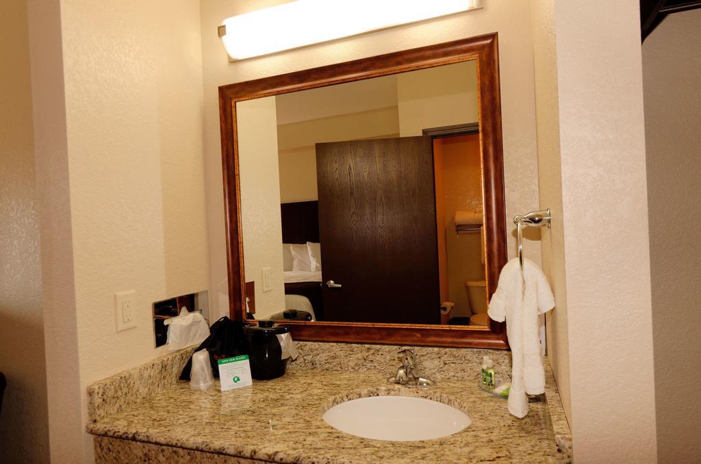 Cobblestone Inn & Suites - Denison | Oak Ridge 3* Denison