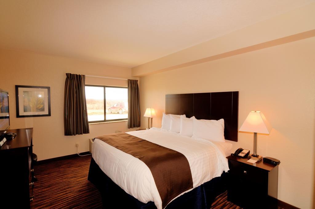 Cobblestone Inn & Suites - Denison | Oak Ridge Hotel Denison