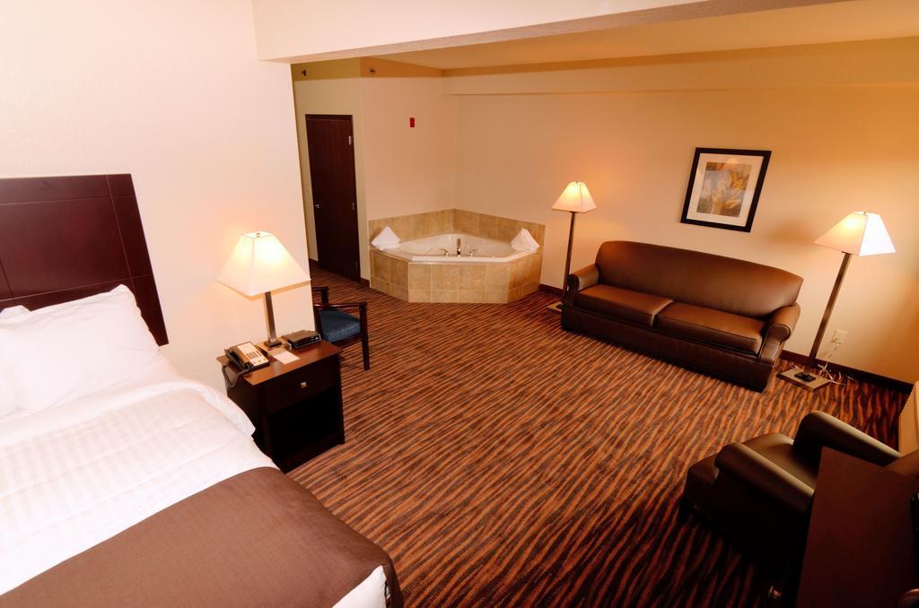 Cobblestone Inn & Suites - Denison | Oak Ridge Hotel 3*