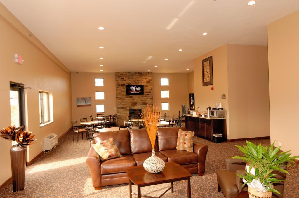 Cobblestone Inn & Suites - Denison | Oak Ridge Hotel 3*