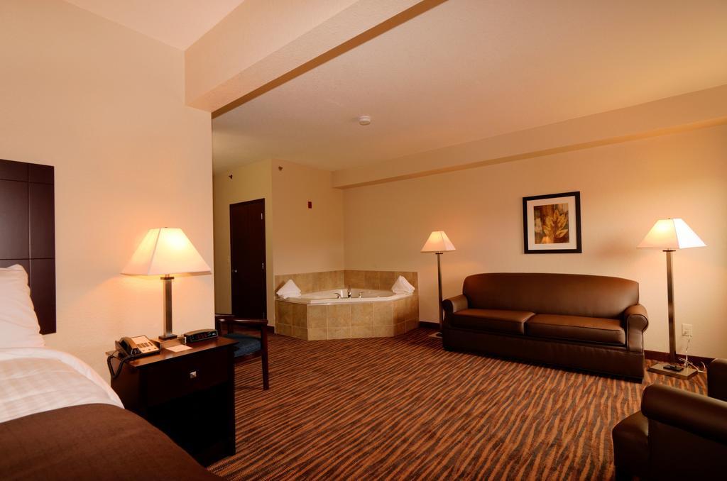 Hotel Cobblestone Inn & Suites - Denison | Oak Ridge 3*
