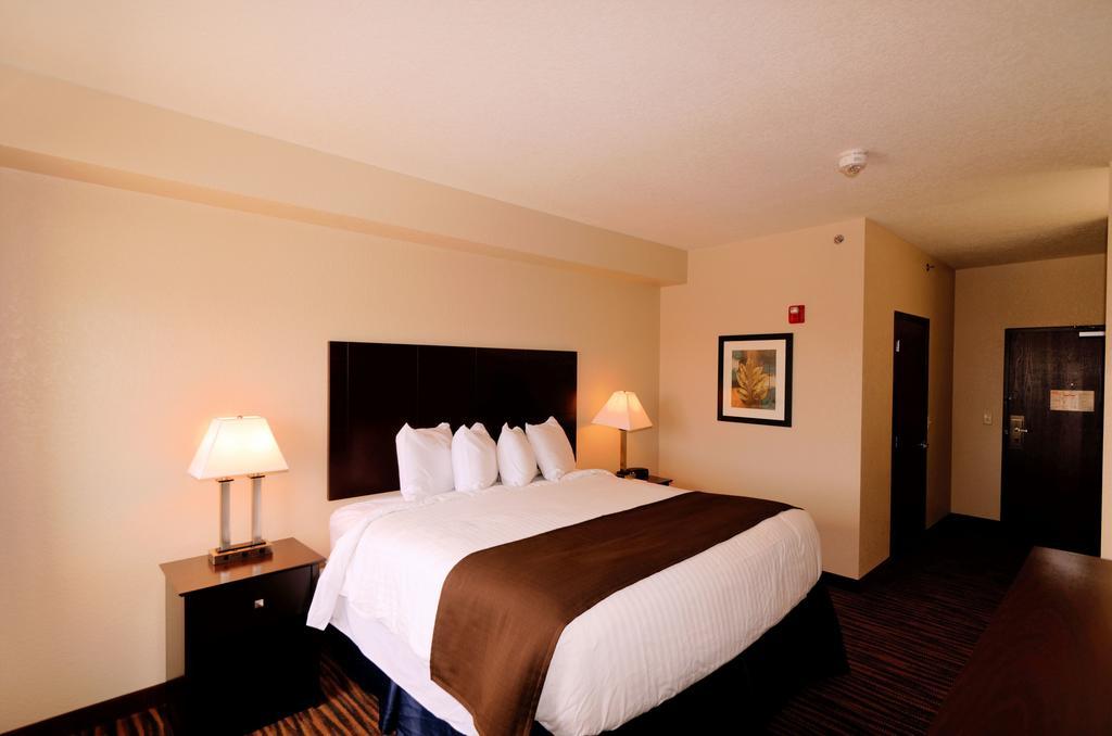 Cobblestone Inn & Suites - Denison | Oak Ridge Hotel Denison