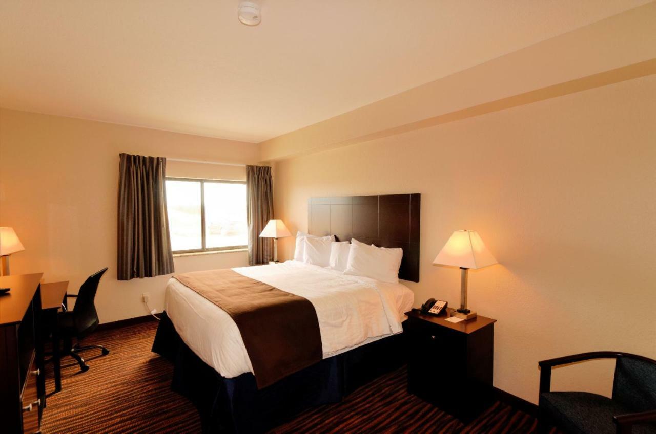 Cobblestone Inn & Suites - Denison | Oak Ridge Denison