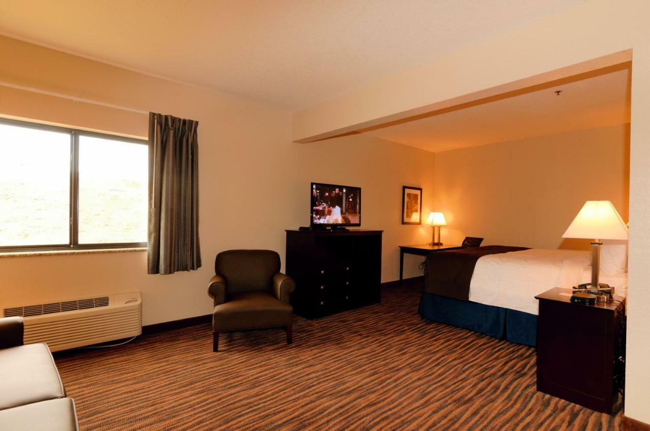 Hotel Cobblestone Inn & Suites - Denison | Oak Ridge Denison