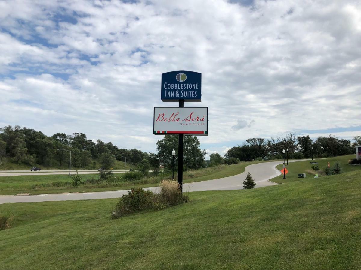 Hotel Cobblestone Inn & Suites - Denison | Oak Ridge 3*