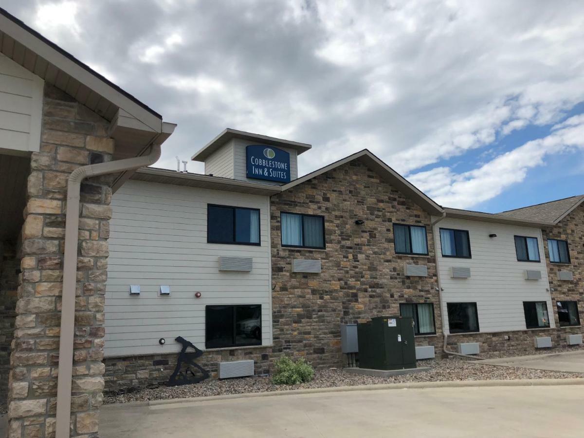 Hotel Cobblestone Inn & Suites - Denison | Oak Ridge Denison
