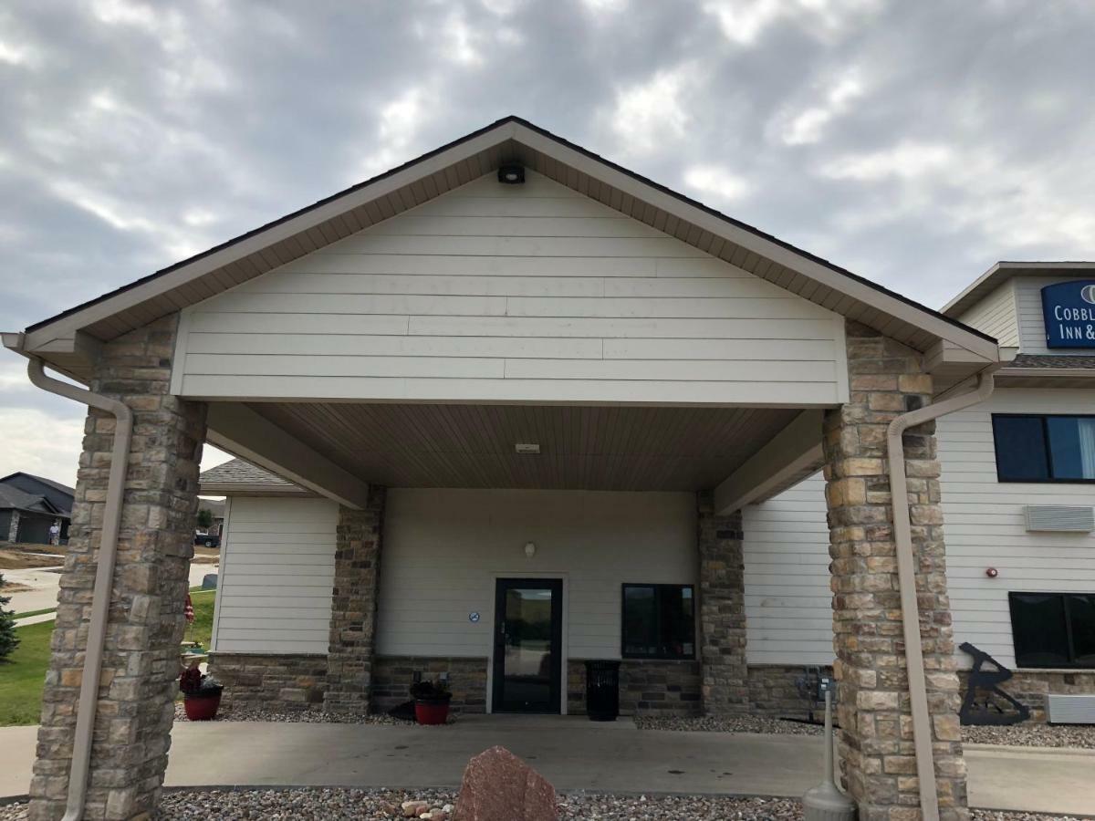 Hotel Cobblestone Inn & Suites - Denison | Oak Ridge