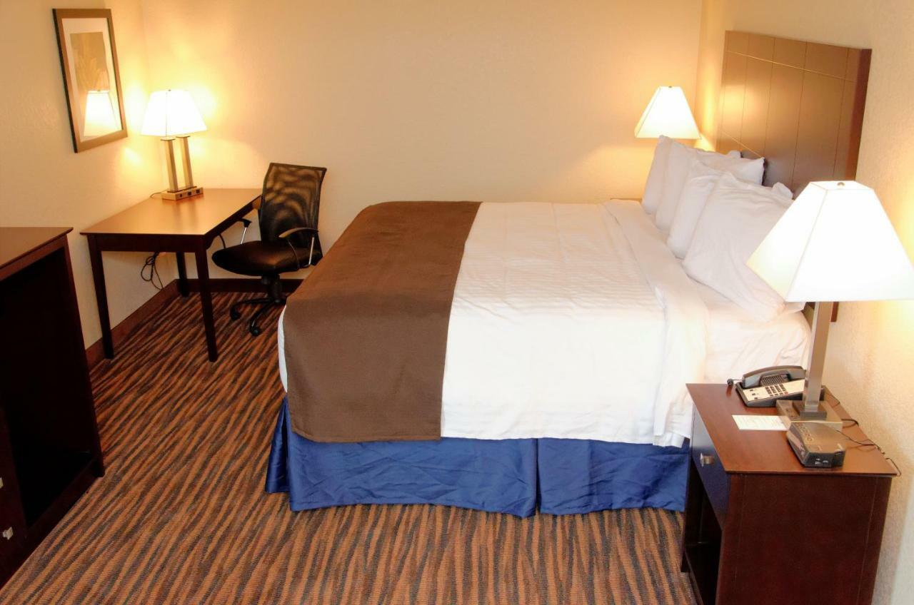 Hotel Cobblestone Inn & Suites - Denison | Oak Ridge